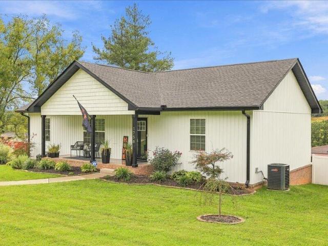 House for sale in Pineville, Morristown