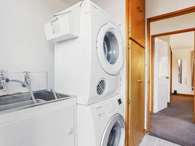 Townhouse for sale in Chaslands, Canterbury
