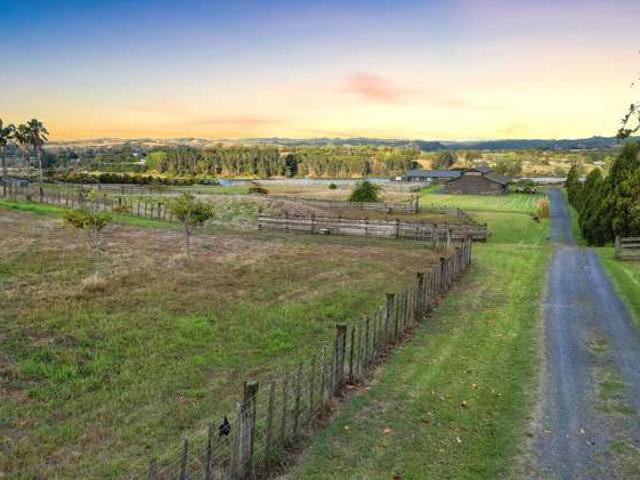 House for sale in Awhitu