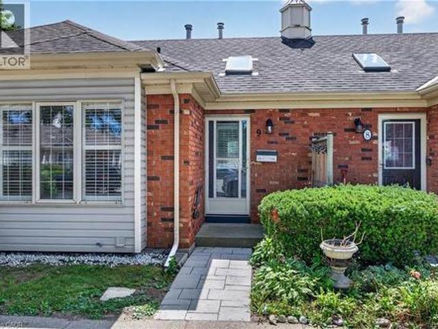 Townhouse for sale in Ancaster, Ontario