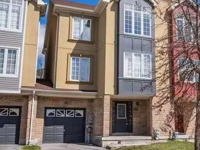 Condo for sale in East Gwillimbury, Ontario