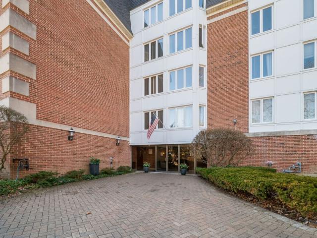 Condo for sale in Buffalo Grove, Illinois