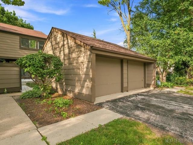 Townhouse for sale in Geneva, Illinois