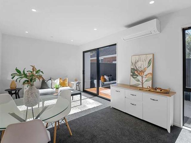 Townhouse for sale in Chaslands, Canterbury