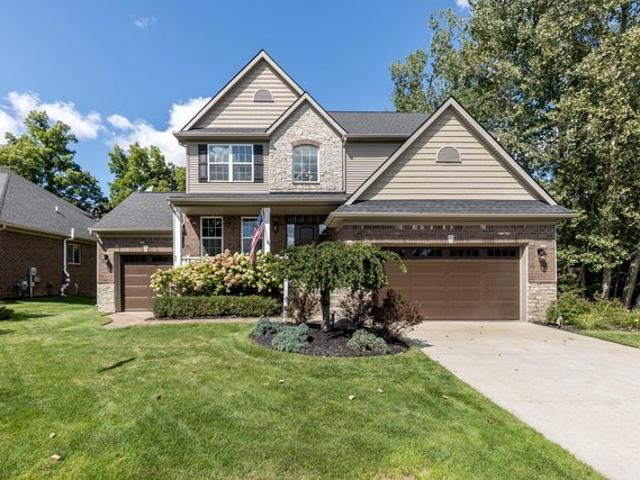 Condo for sale in Charleston Park, South Lyon
