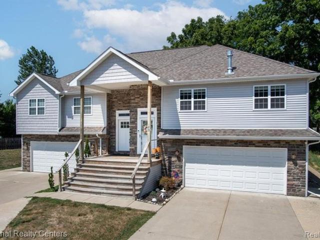 Townhouse for sale in Fenton, Michigan