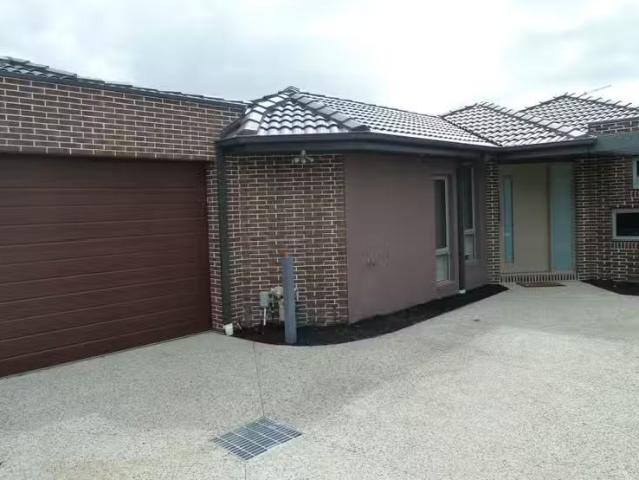House for rent in Avondale Heights, Victoria