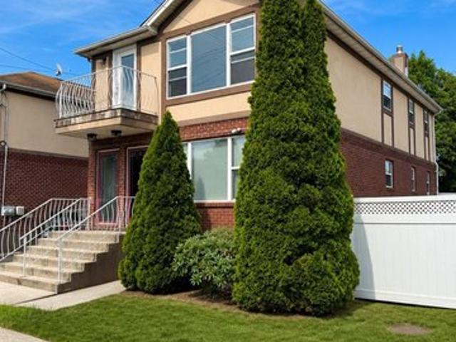 House for sale in Queens, Arverne