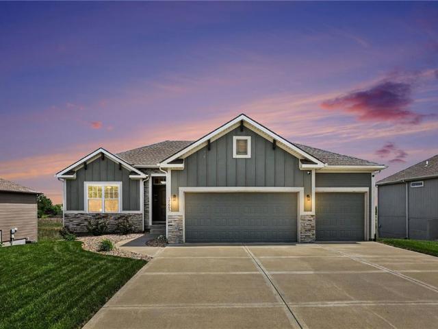 House for sale in Greyhawke At The Lake, Smithville