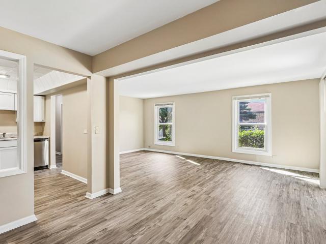 Condo for sale in Hilldale Condominiums, Hoffman Estates