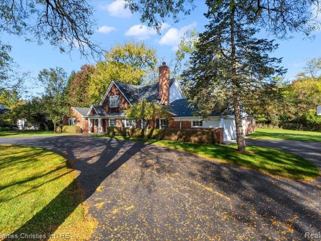 House for sale in Cedar Hill Farms, Bloomfield Township