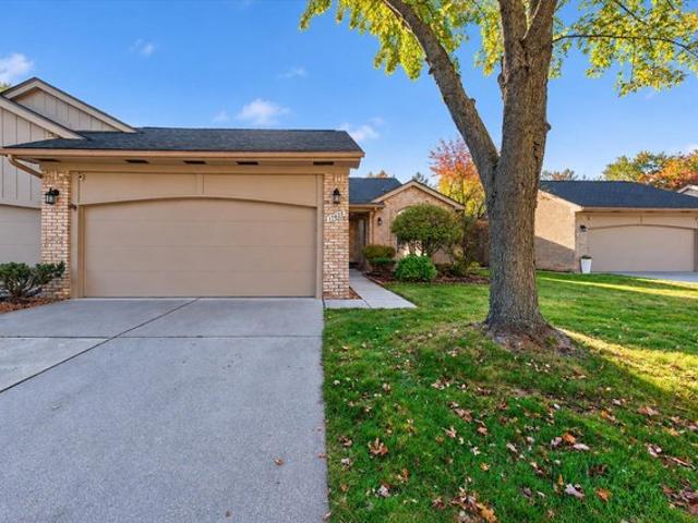 Condo for sale in Knollwood Village, Clinton Township