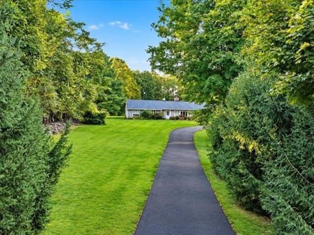 House for sale in Lake Mohegan, Town of Yorktown