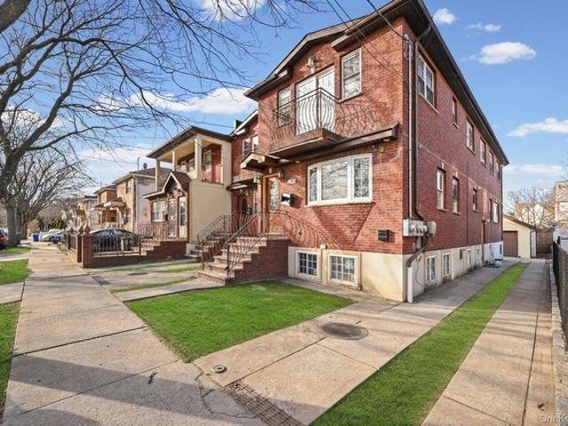 House for sale in Queens, Arverne