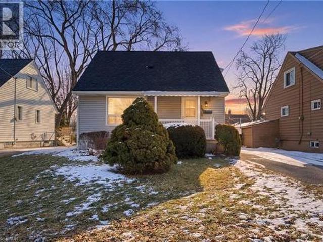 House for sale in Ancaster, Ontario