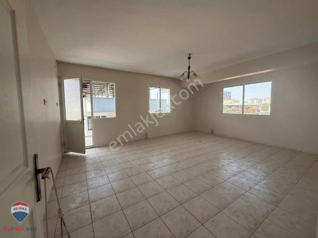 Bayrakli, İzmir içerisinde kiralık mülk