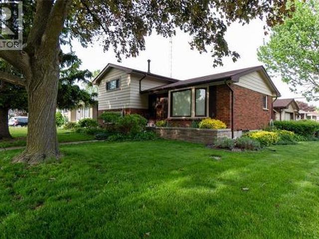 House for sale in Brights Grove, Ontario
