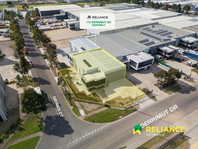 Warehouse for rent in West Park Industrial Estate, Melbourne
