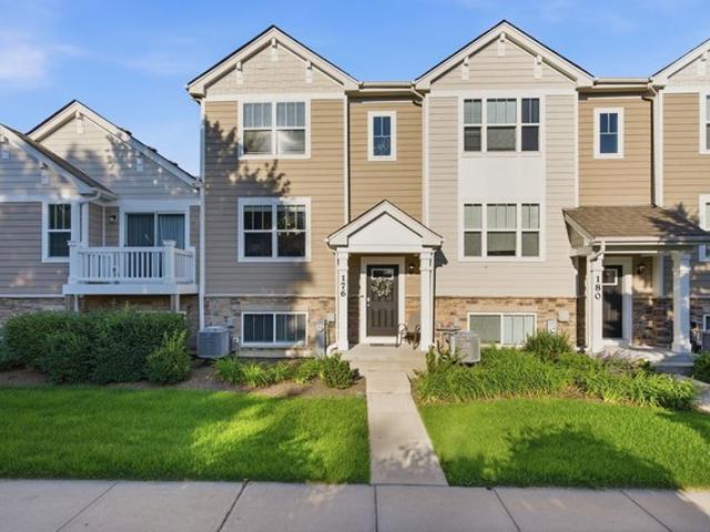 Townhouse for sale in Elgin, Illinois
