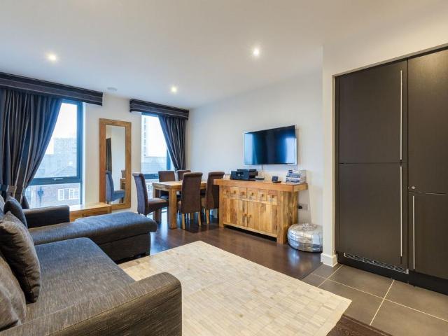 Apartment for rent in Ocean Estate, Limehouse