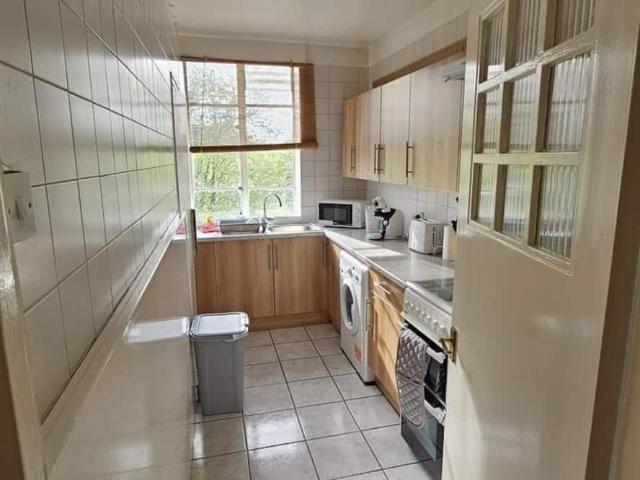 Apartment for rent in Brondesbury Park, Greater London