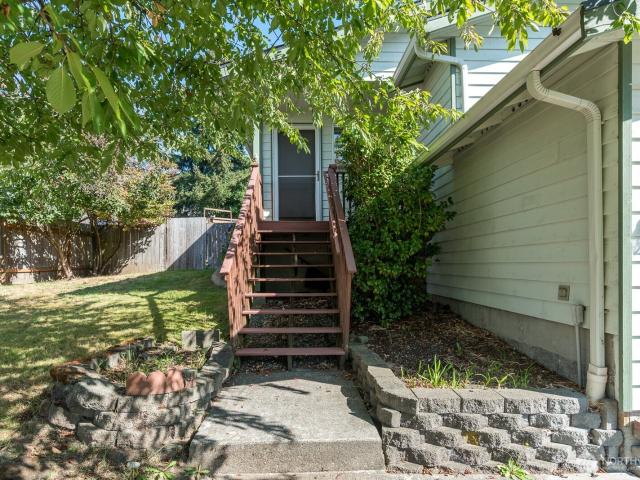 House for sale in Edgecomb, Arlington
