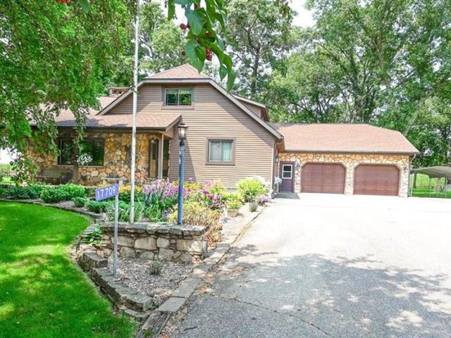 House for sale in Manchester, Iowa