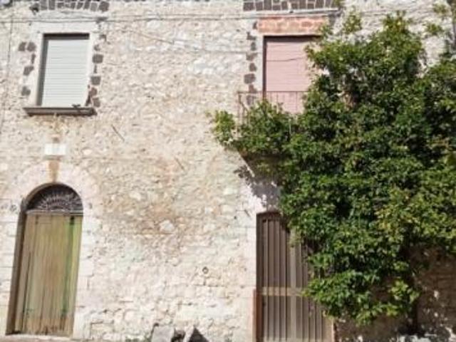 Locale Commerciale in vendita a Gioia Sannitica, Campania
