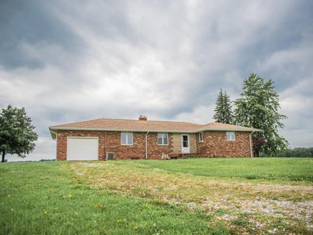 House for sale in La Prairie, Adams County