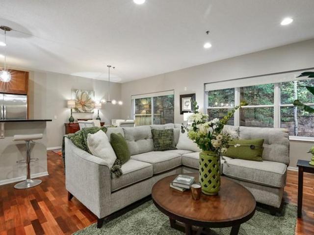Townhouse for sale in Wayzata, Hennepin County