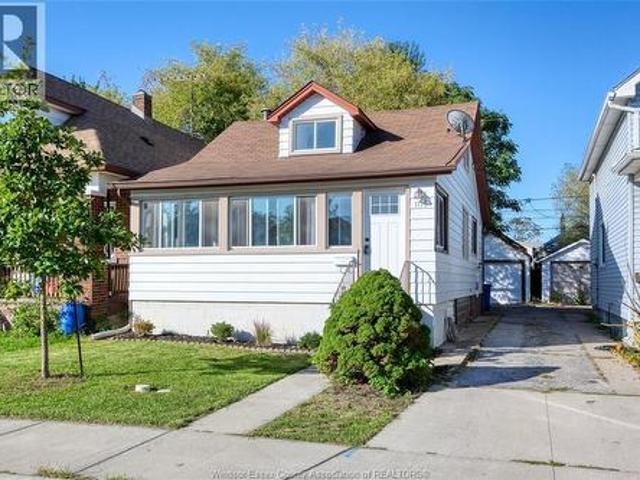 House for sale in Ford City, Windsor