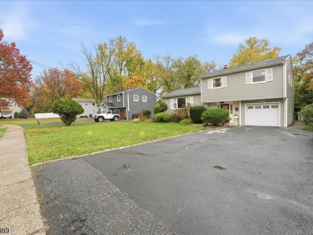 House for sale in Clark, New Jersey