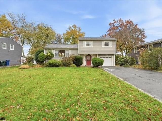 House for sale in Clark, New Jersey