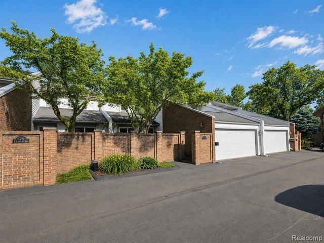 Condo for sale in Bloomfield Hills, Michigan