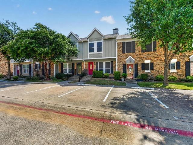Townhouse for sale in Euless, Texas