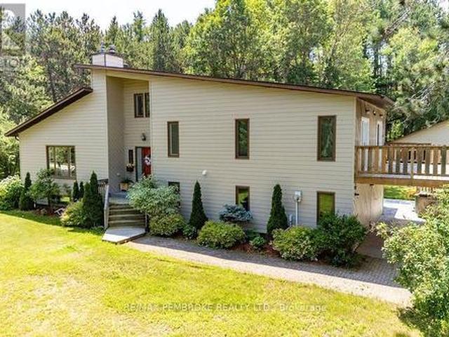 House for sale in Renfrew, Ontario