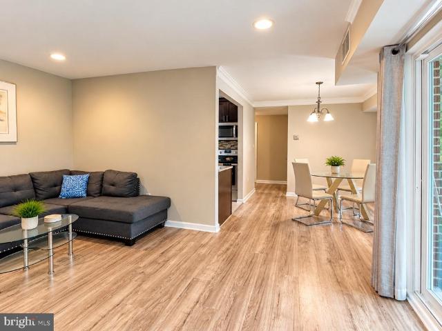 Condo for sale in Camelback Village, Olney