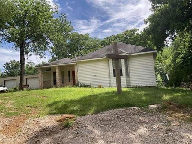 House for sale in Henderson, Texas