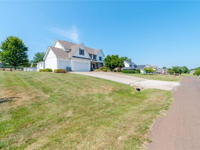 House for sale in Basehor, Leavenworth County