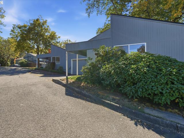 Condo for sale in Tanasbrook Condominiums, Beaverton