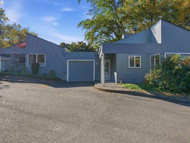 Condo for sale in Tanasbrook Condominiums, Beaverton