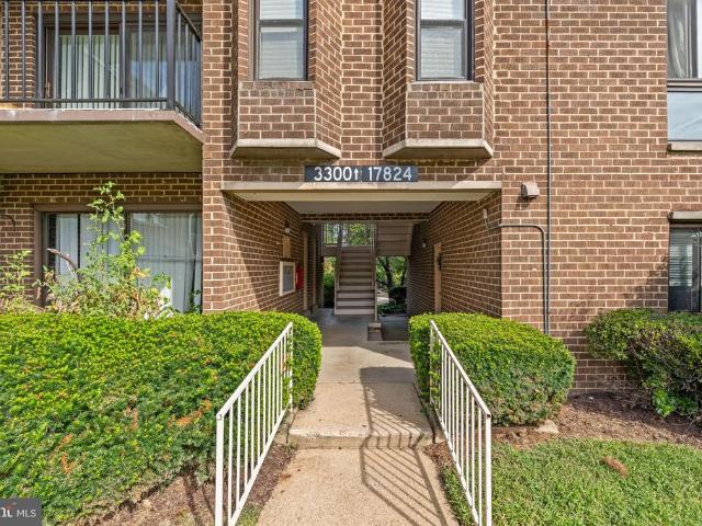 Condo for sale in Camelback Village, Olney
