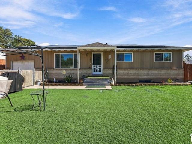 House for sale in Camelot, Layton