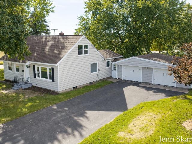 House for sale in Manistee, Manistee County