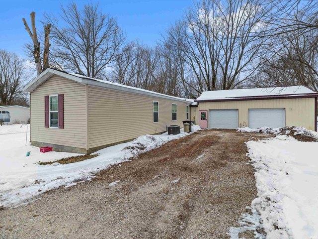 House for sale in Petersburg, Indiana