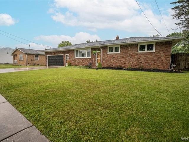 House for sale in Bowmansville, New York