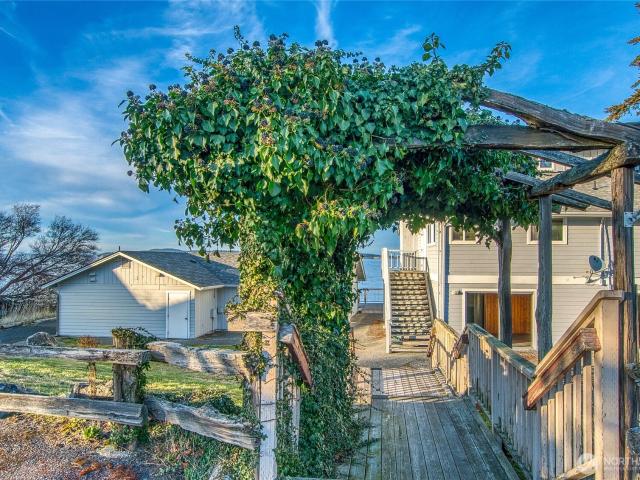 House for sale in Eastsound, Washington