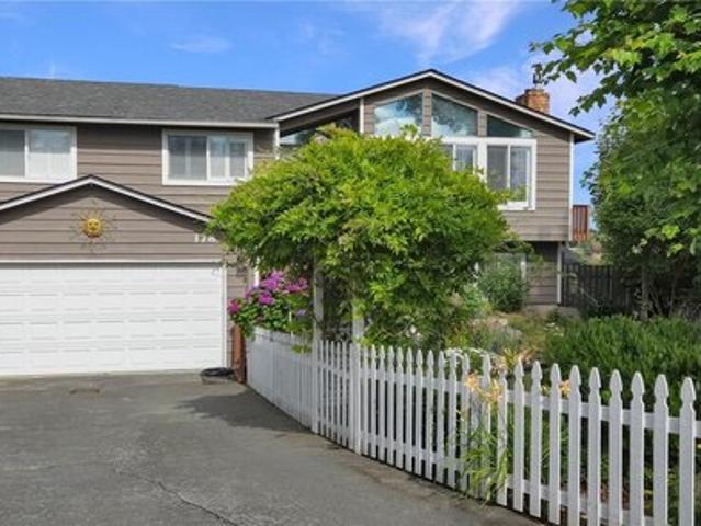 House for sale in Oak Harbor, Washington