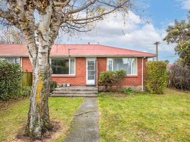 Apartment for sale in Chaslands, Canterbury
