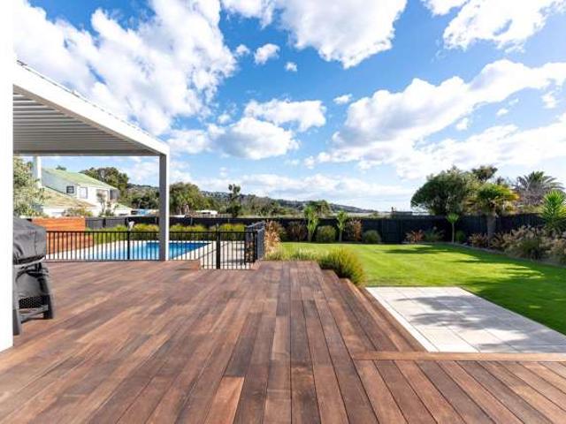 House for sale in Chaslands, Canterbury